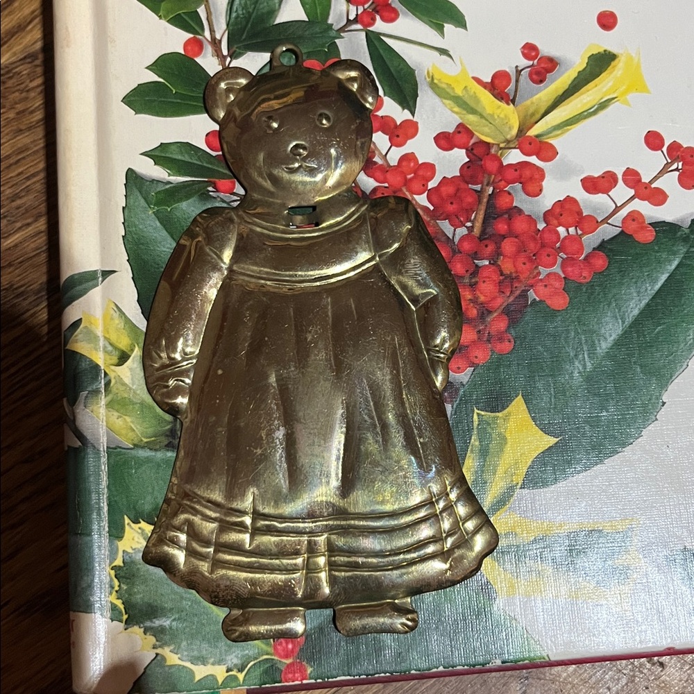 Vtg DEPARTMENT 56 Christmas Ornament Mama Bear Brass Metal Pressed 4.5”Hong Kong